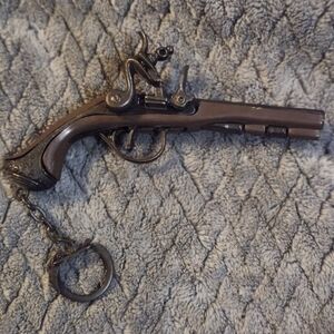 vintage miniature flintlock cap gun keychain,